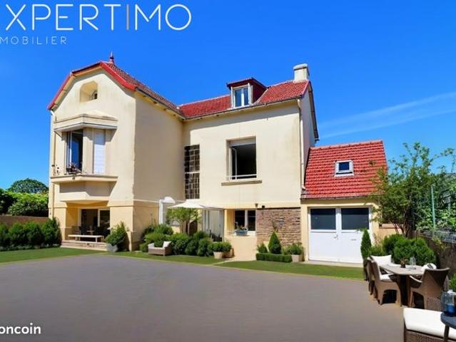 Propriété 6 pièces 135 m²