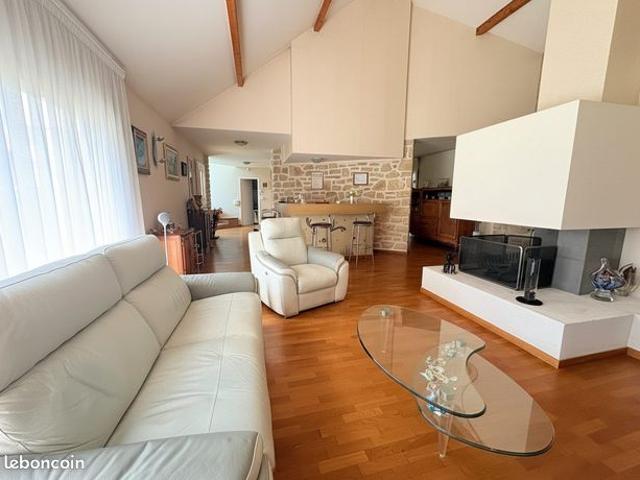 Propriété 6 pièces 194 m²