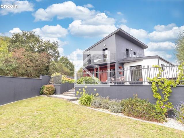 Propriété 6 pièces 194 m²