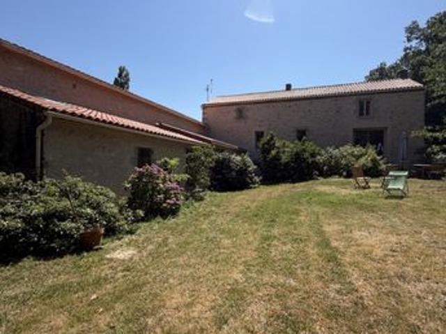 Propriété 6 pièces 194 m²
