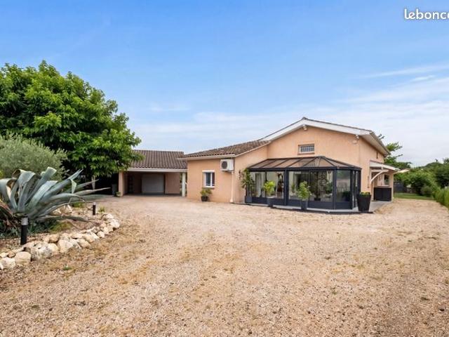 Propriété 6 pièces 194 m²