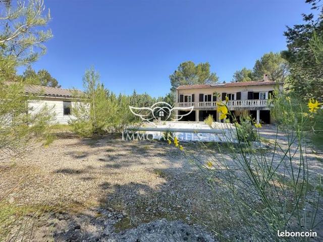 Propriété 6 pièces 194 m²