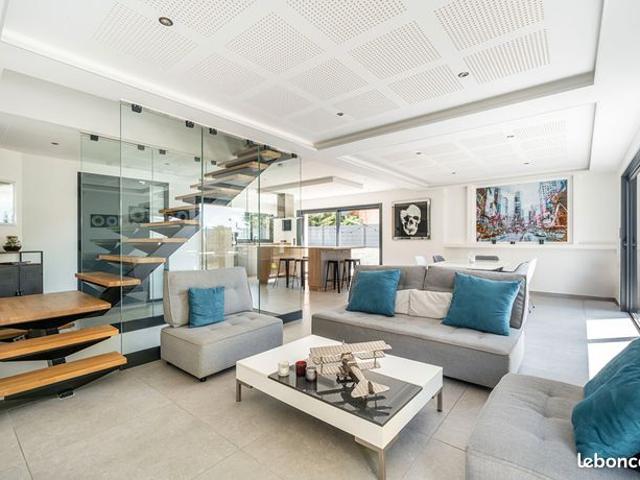 Propriété 6 pièces 195 m²