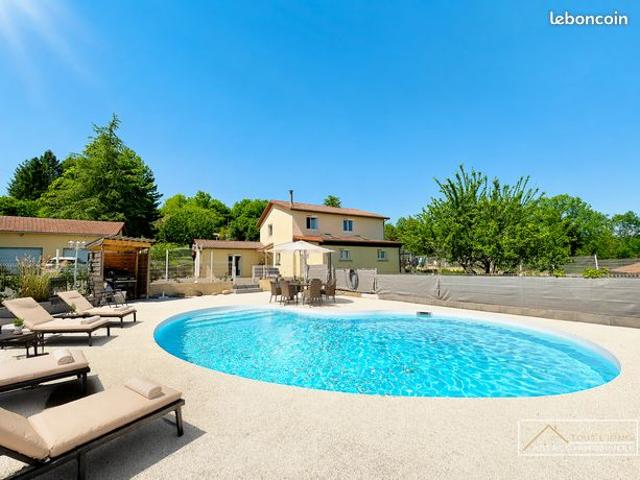 Propriété 6 pièces 196 m²