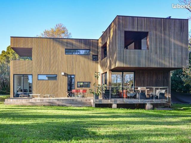Propriété 6 pièces 196 m²