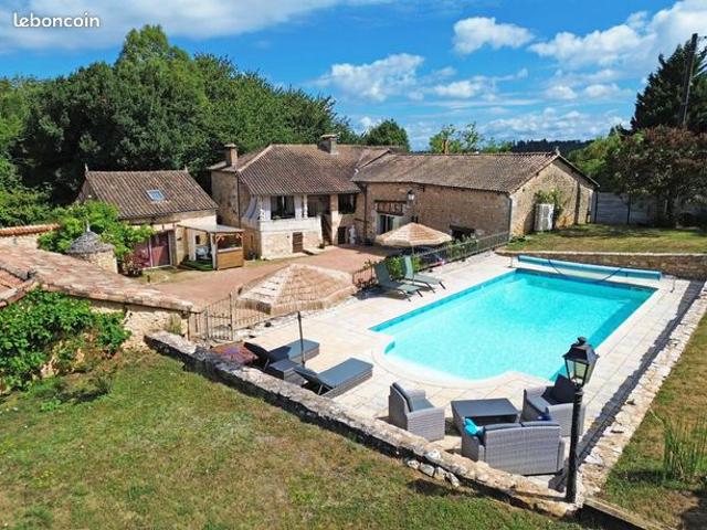Propriété 6 pièces 196 m²