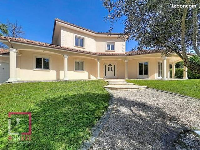 Propriété 6 pièces 197 m²