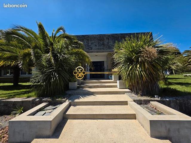 Propriété 6 pièces 197 m²