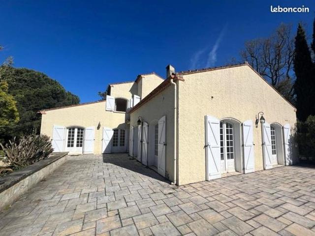 Propriété 6 pièces 197 m²