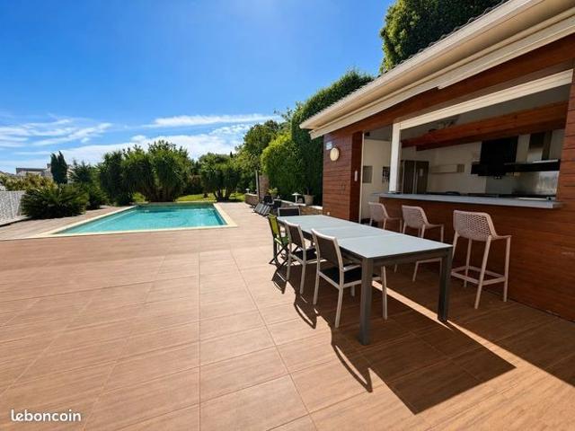 Propriété 6 pièces 197 m²
