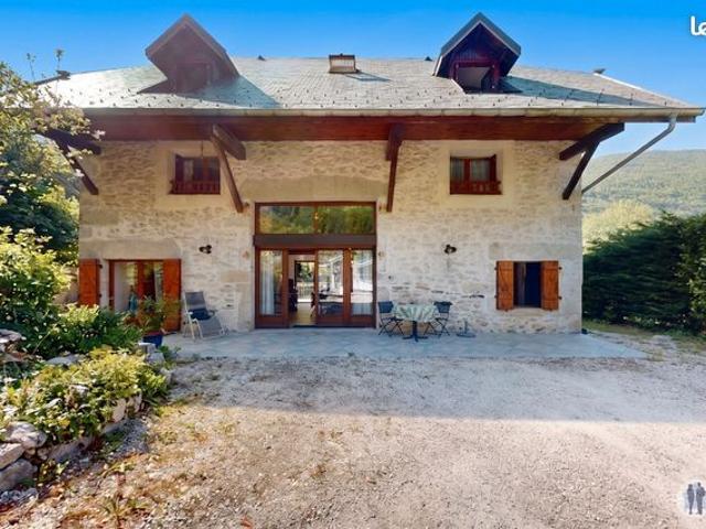 Propriété 6 pièces 197 m²