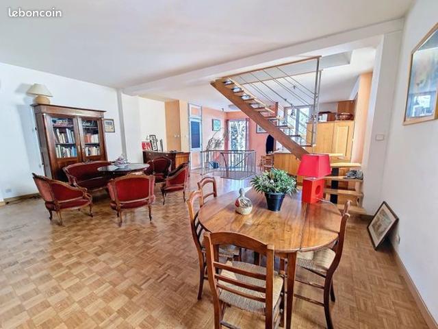 Propriété 6 pièces 197 m²