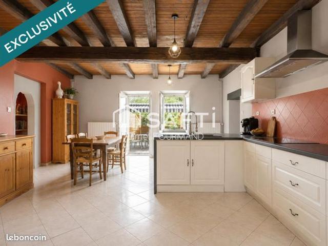 Propriété 6 pièces 198 m²