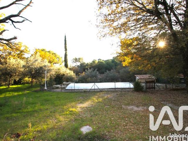 Propriété 6 pièces 198 m²
