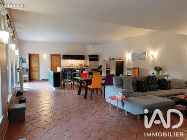 Propriété 6 pièces 198 m²