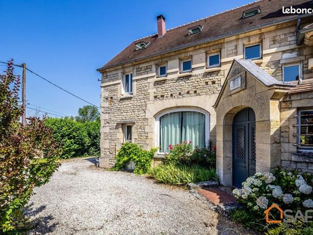 Propriété 6 pièces 198 m²