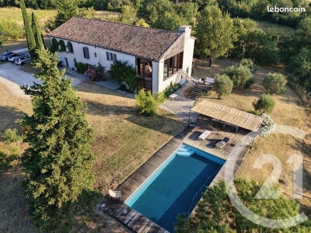 Propriété 6 pièces 198 m²