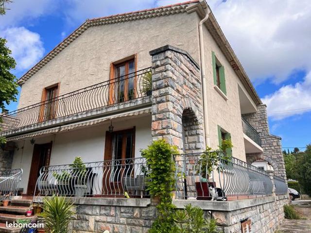 Propriété 6 pièces 199 m²