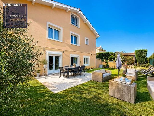 Propriété 6 pièces 192 m²