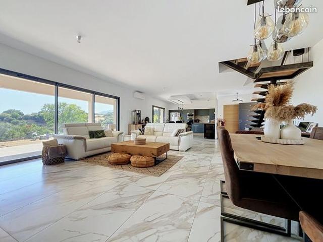 Propriété 6 pièces 192 m²