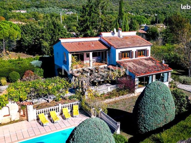 Propriété 6 pièces 193 m²