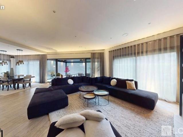 Propriété 6 pièces 193 m²
