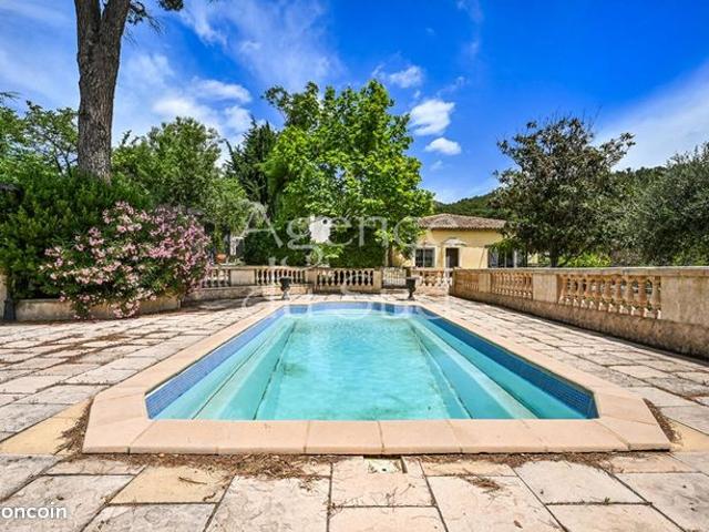 Propriété 6 pièces 193 m²