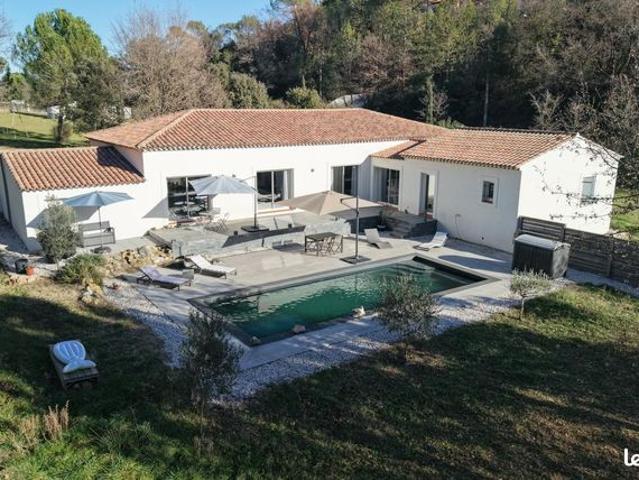 Propriété 6 pièces 193 m²