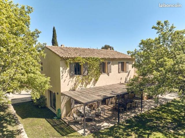 Propriété 6 pièces 204 m²