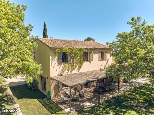Propriété 6 pièces 204 m²