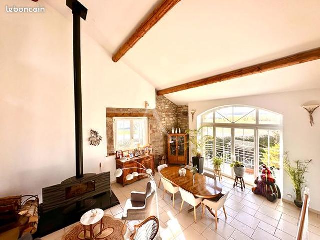 Propriété 6 pièces 204 m²