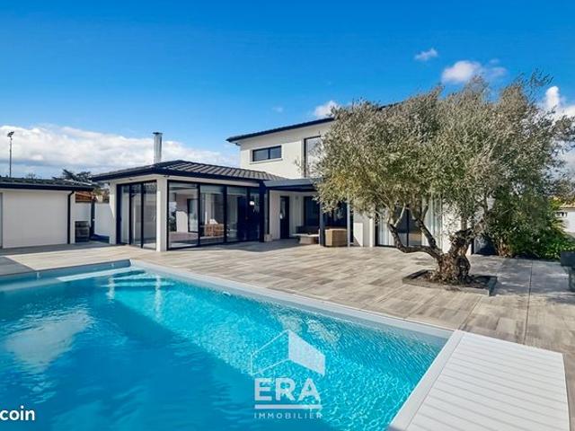 Propriété 6 pièces 205 m²
