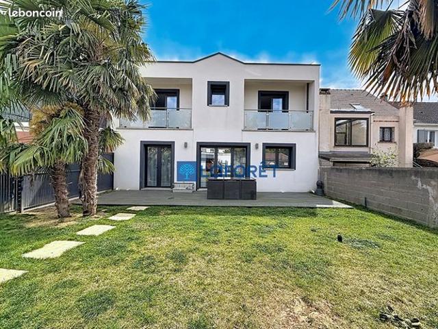 Propriété 6 pièces 205 m²