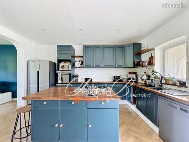 Propriété 6 pièces 205 m²