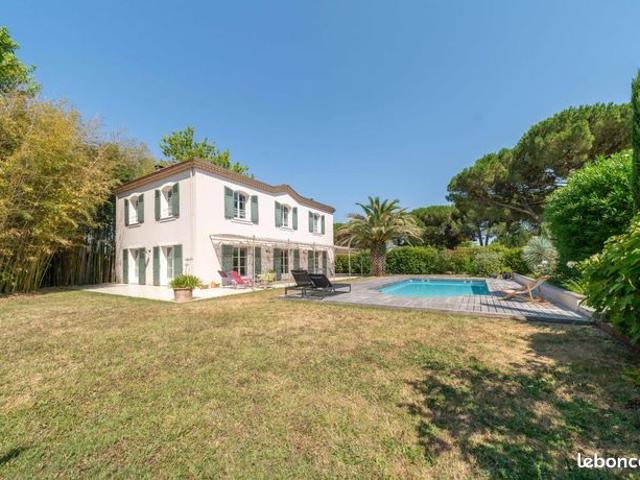 Propriété 6 pièces 207 m²