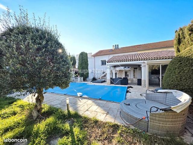 Propriété 6 pièces 208 m²