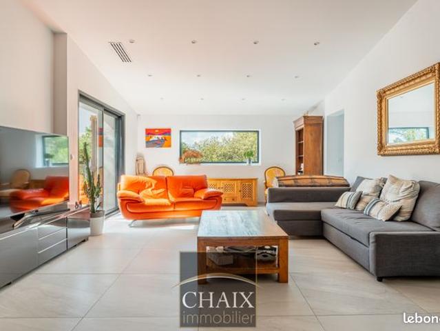 Propriété 6 pièces 208 m²