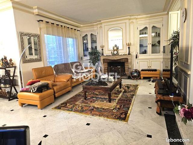 Propriété 6 pièces 208 m²