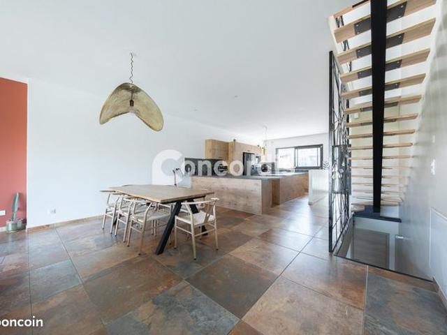 Propriété 6 pièces 200 m²