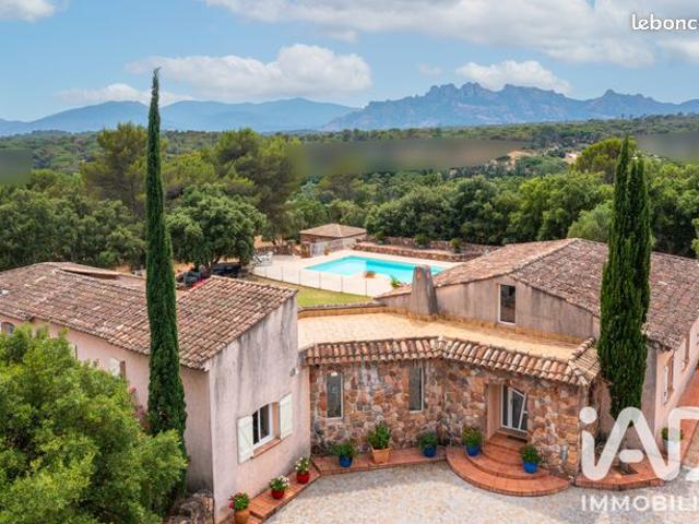 Propriété 6 pièces 200 m²