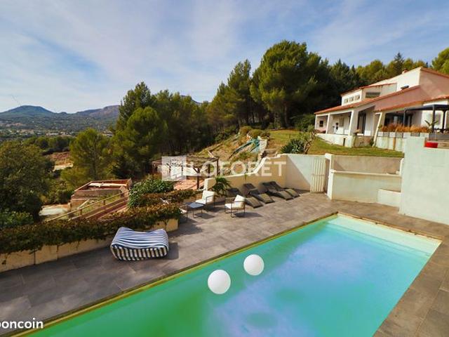 Propriété 6 pièces 200 m²