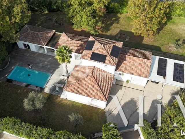 Propriété 6 pièces 200 m²