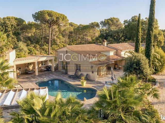 Propriété 6 pièces 200 m²