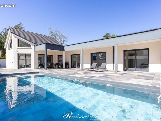 Propriété 6 pièces 200 m²