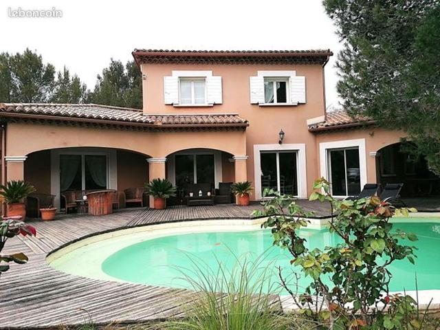 Propriété 6 pièces 200 m²