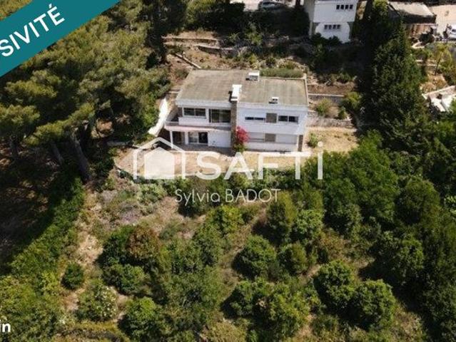 Propriété 6 pièces 200 m²