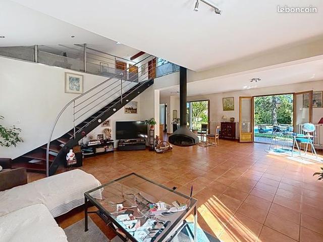 Propriété 6 pièces 200 m²