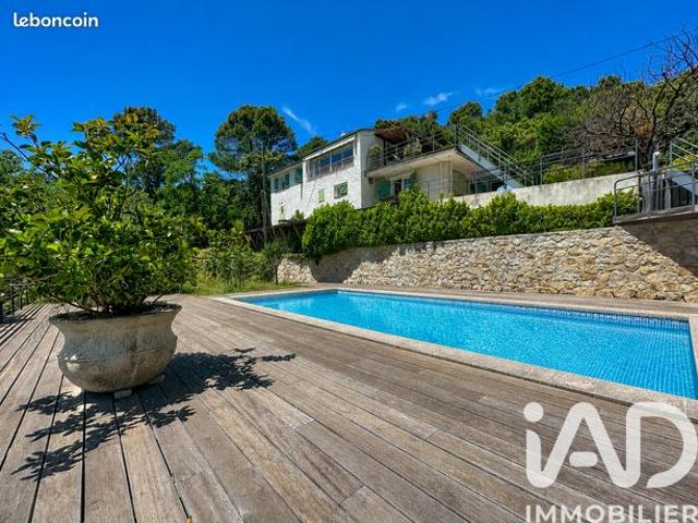 Propriété 6 pièces 200 m²