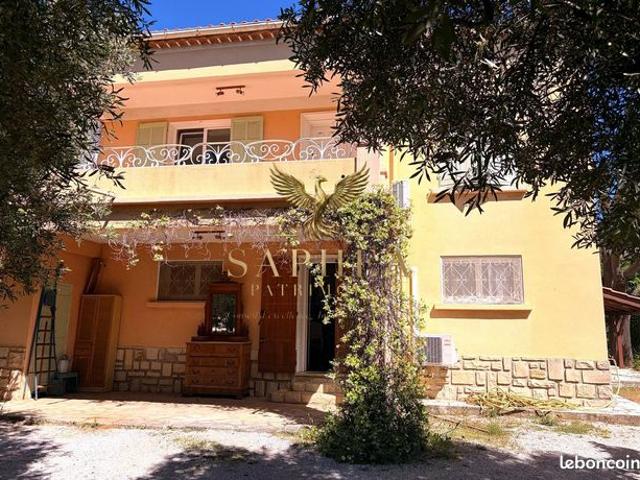 Propriété 6 pièces 200 m²
