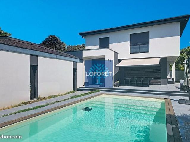 Propriété 6 pièces 200 m²